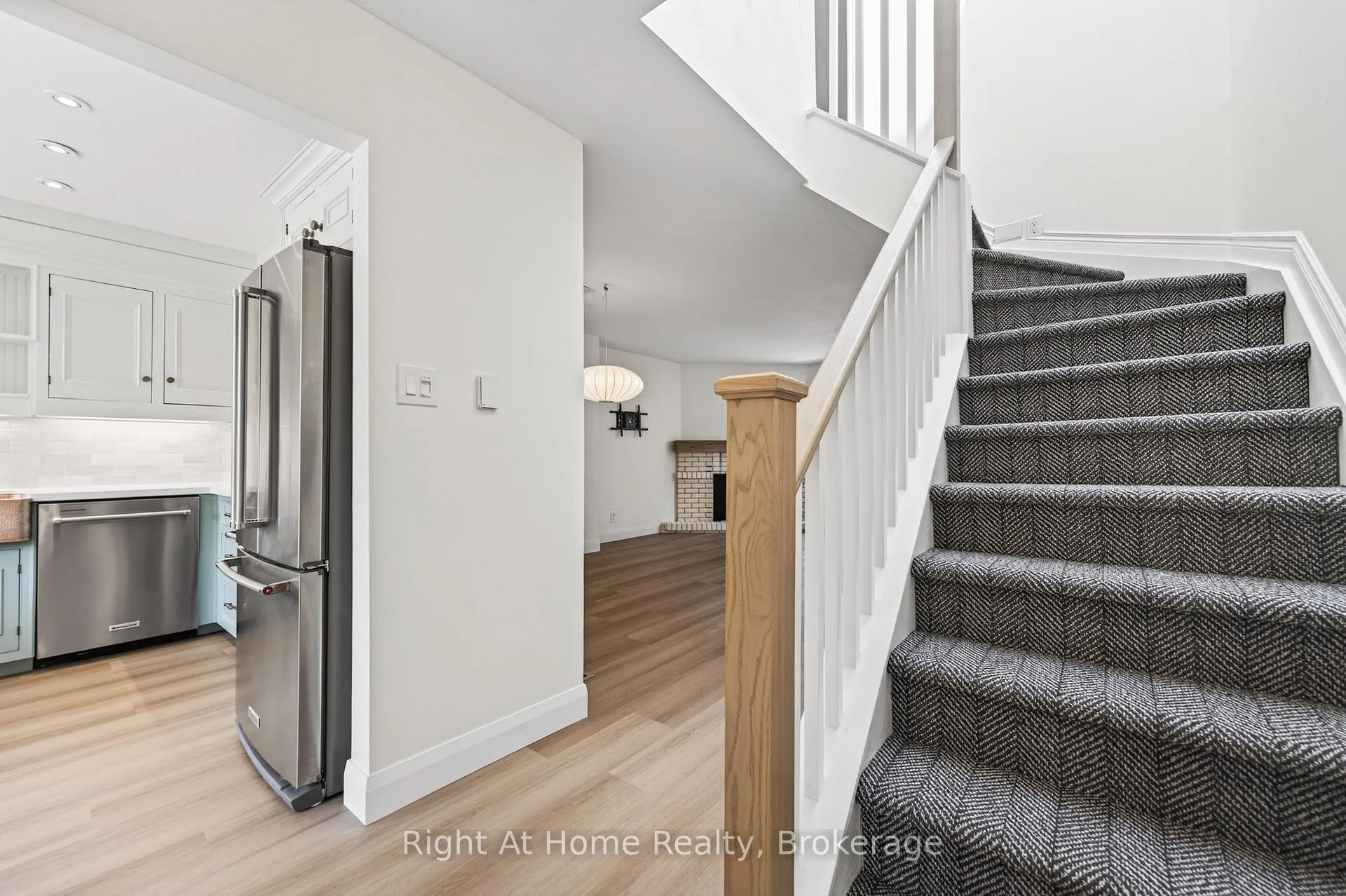 Photo 15 of 109 Brant Street, Oakville, Central — HOMEH
