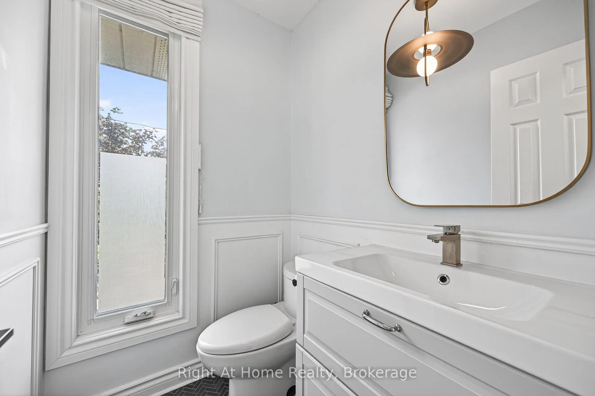 Photo 17 of 109 Brant Street, Oakville, Central — HOMEH