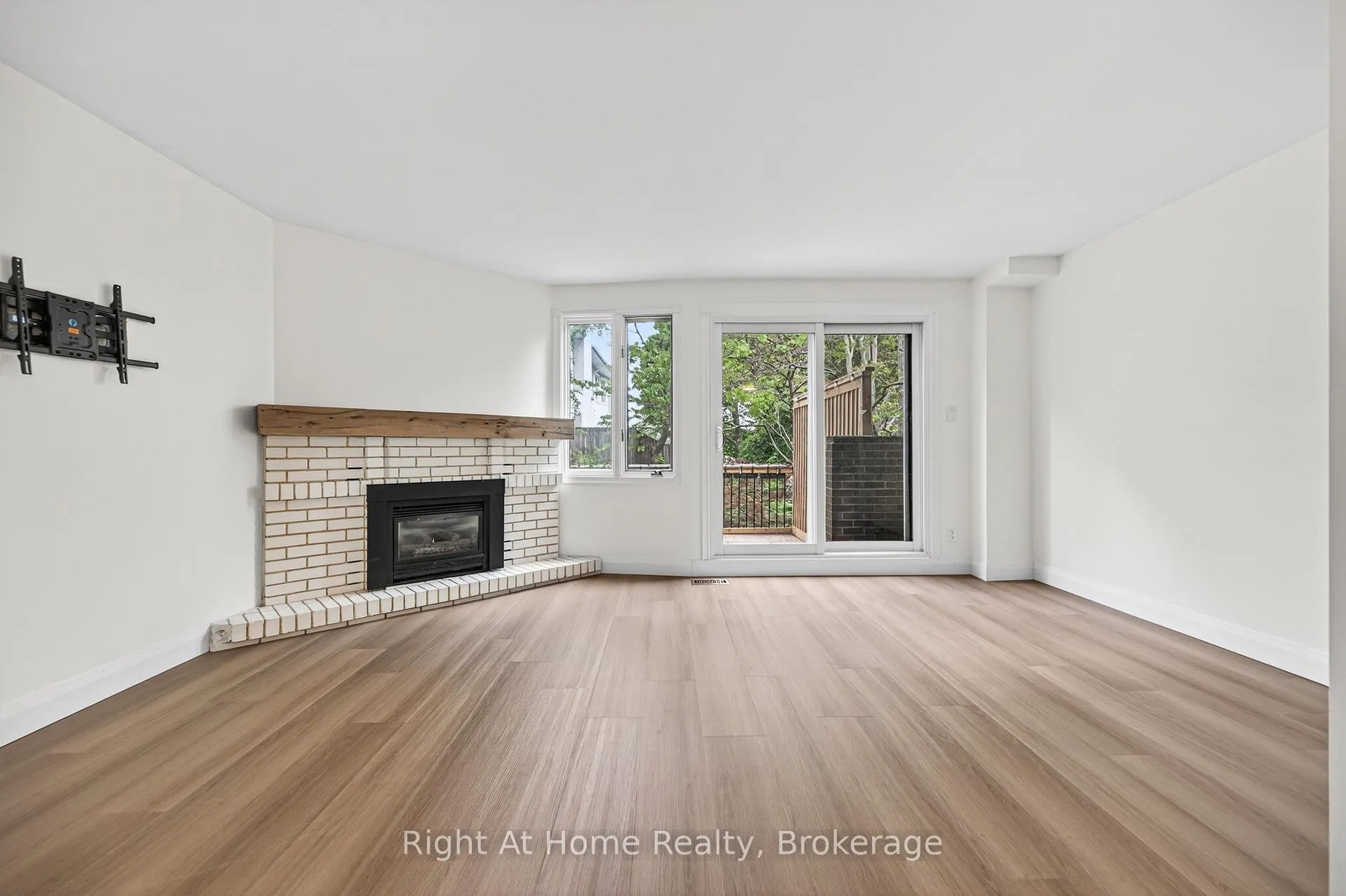 Photo 32 of 109 Brant Street, Oakville, Central — HOMEH