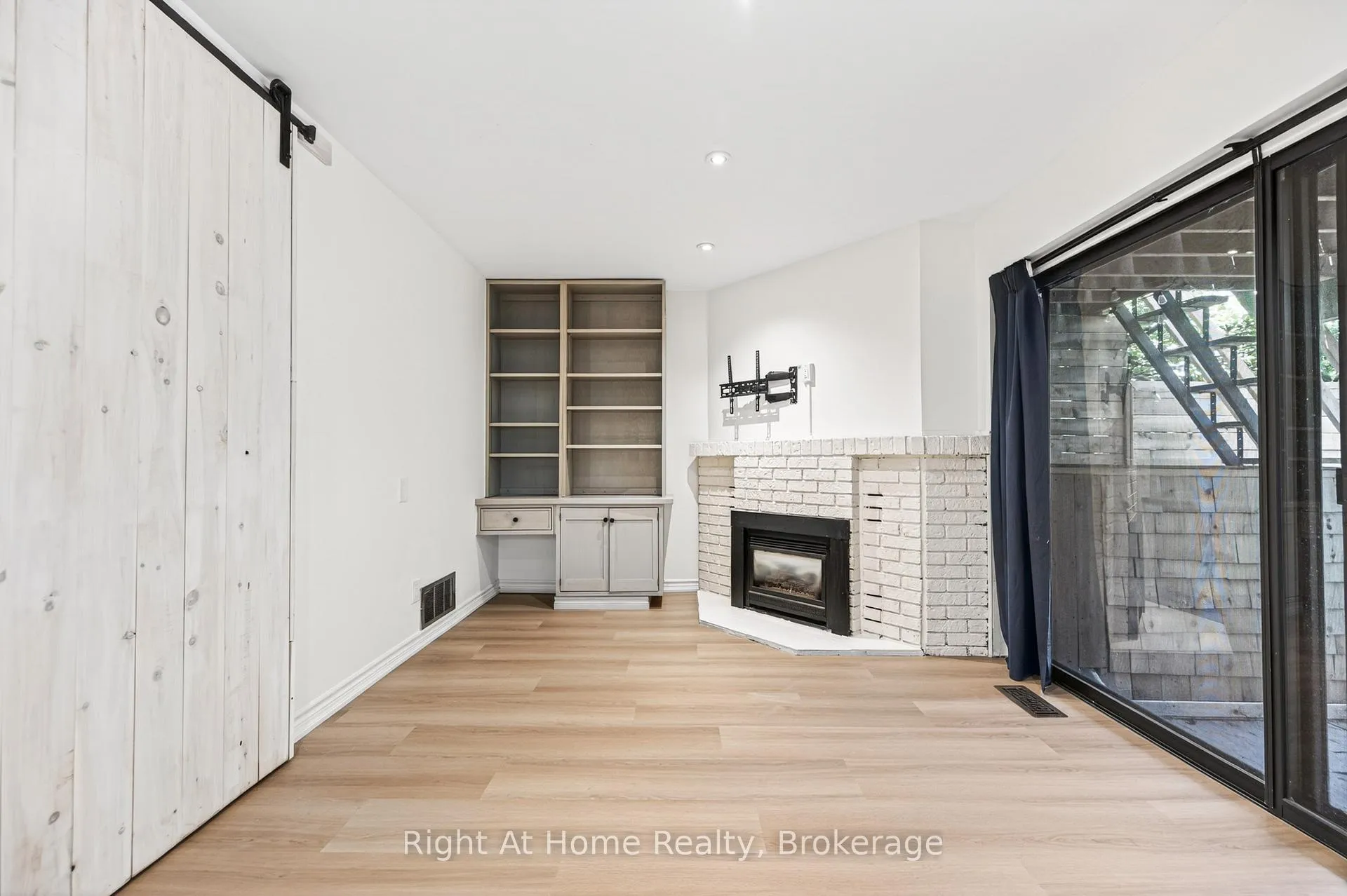 Photo 39 of 109 Brant Street, Oakville, Central — HOMEH