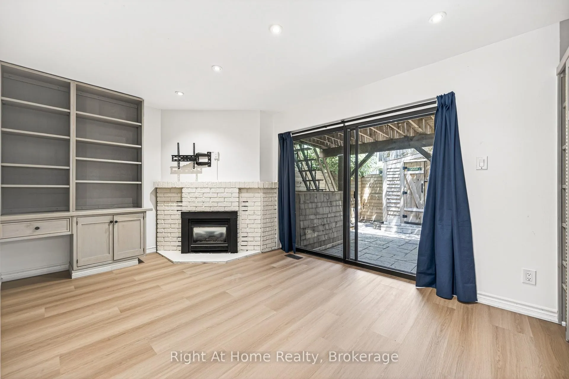 Photo 40 of 109 Brant Street, Oakville, Central — HOMEH