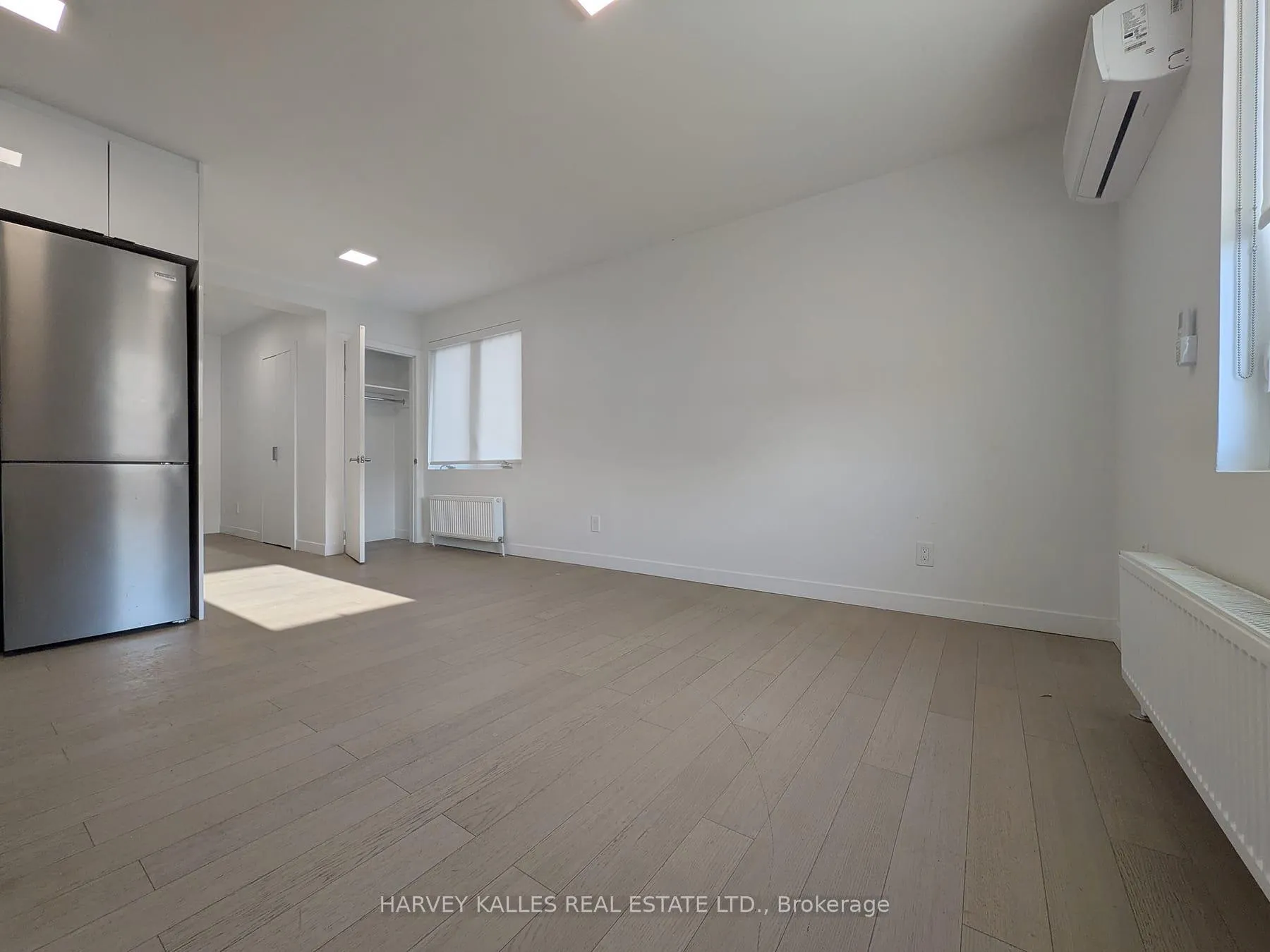 Photo 4 of Unit 5, 521 Browns Line, Etobicoke, Alderwood — HOMEH