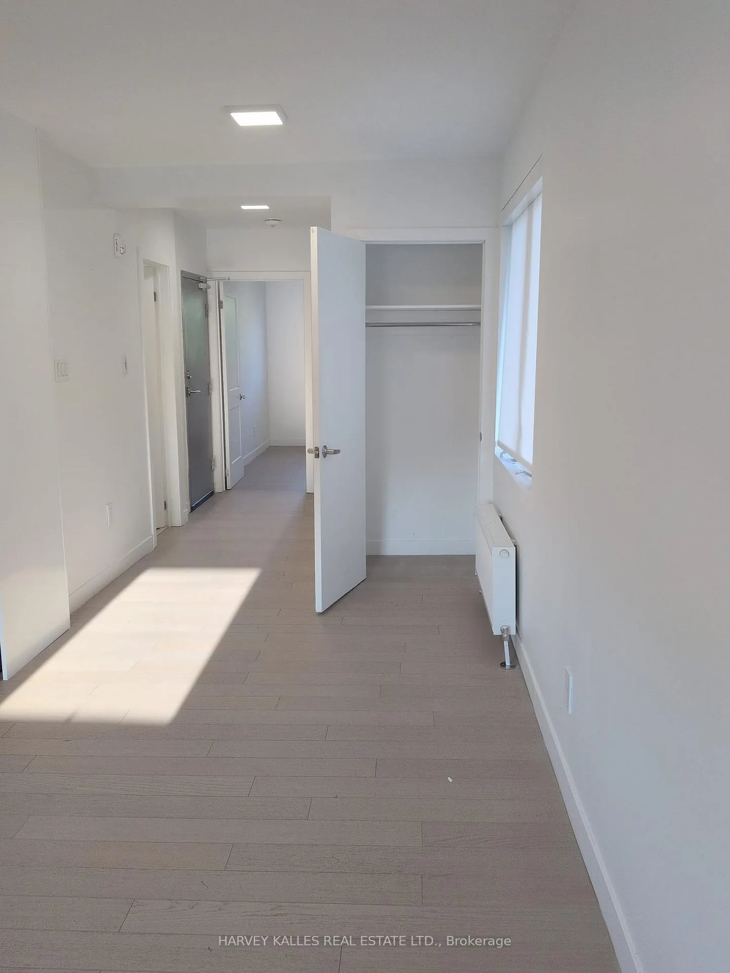 Photo 5 of Unit 5, 521 Browns Line, Etobicoke, Alderwood — HOMEH