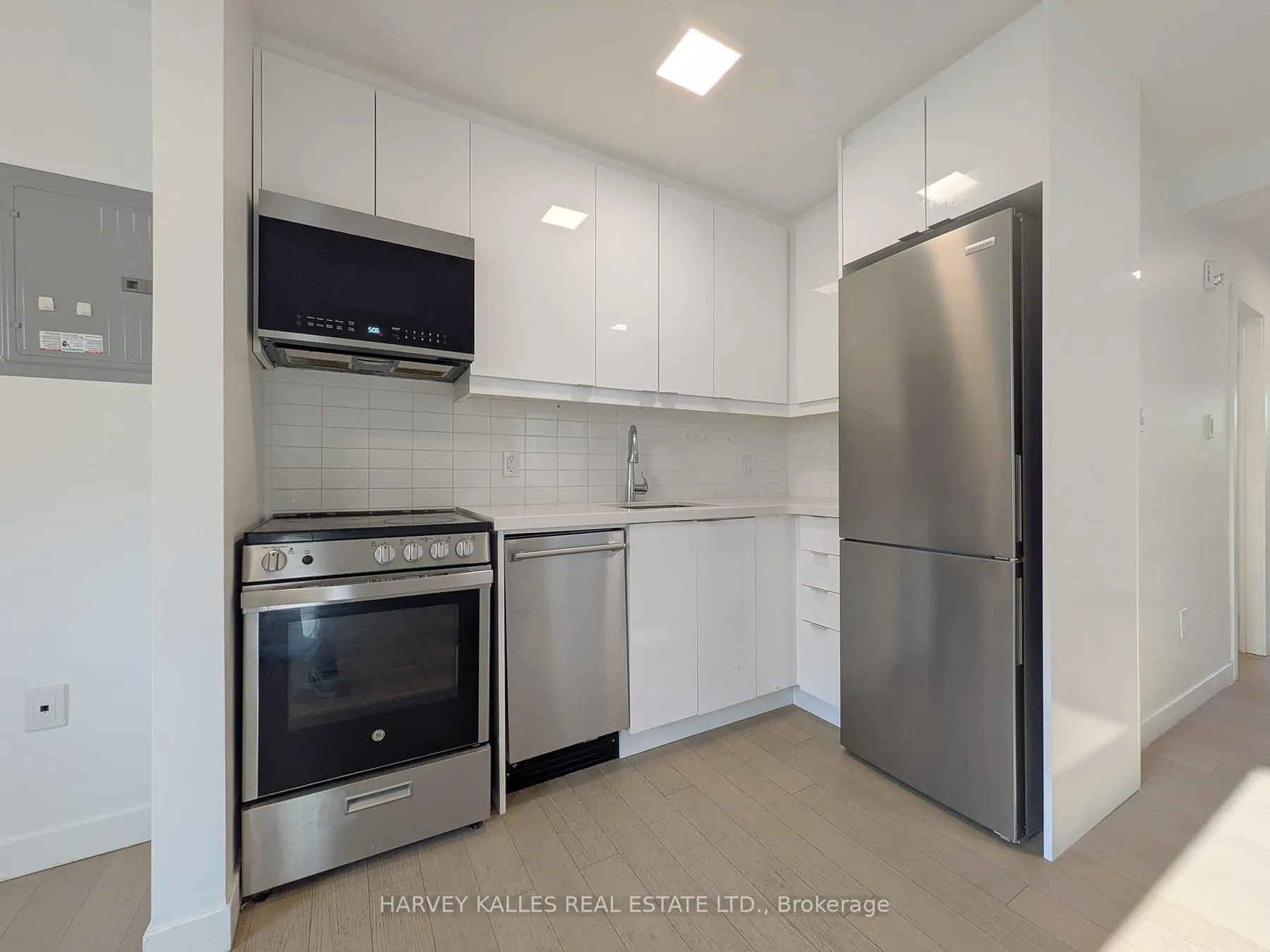 Photo 10 of Unit 5, 521 Browns Line, Etobicoke, Alderwood — HOMEH