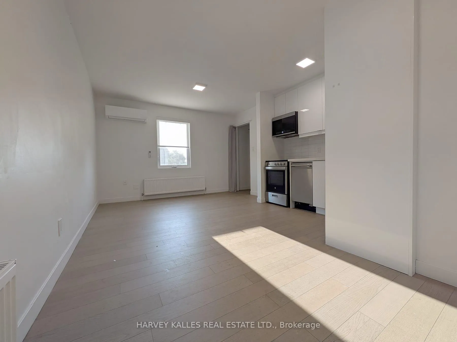 Photo 11 of Unit 5, 521 Browns Line, Etobicoke, Alderwood — HOMEH