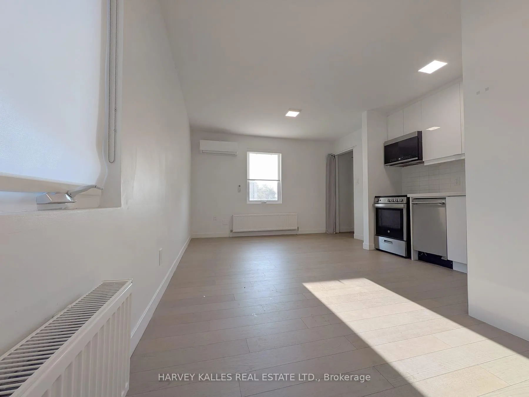 Photo 12 of Unit 5, 521 Browns Line, Etobicoke, Alderwood — HOMEH