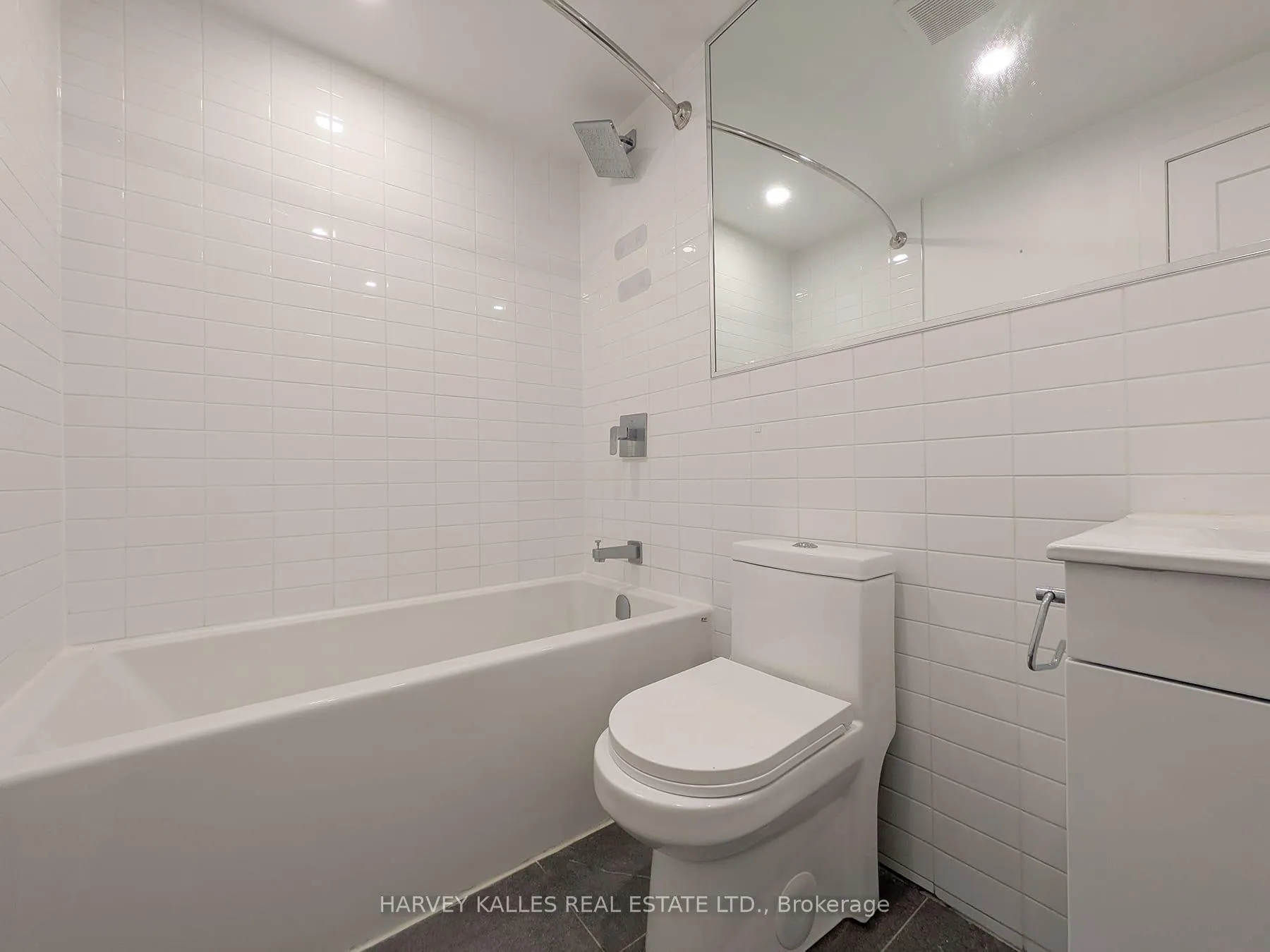 Photo 15 of Unit 5, 521 Browns Line, Etobicoke, Alderwood — HOMEH