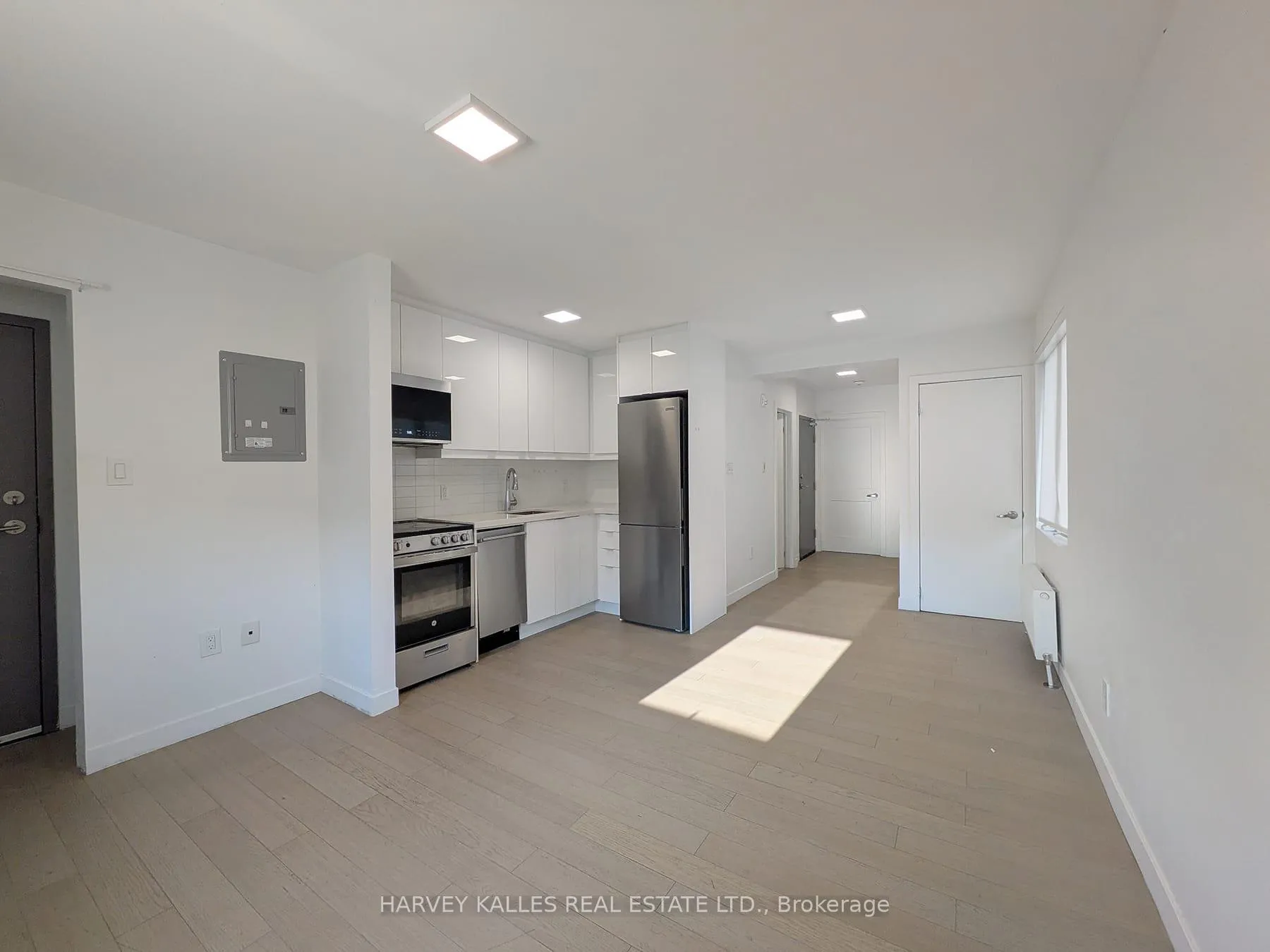 Photo 20 of Unit 5, 521 Browns Line, Etobicoke, Alderwood — HOMEH