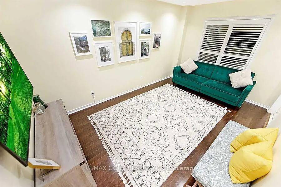 Photo 3 of 3848 Periwinkle Crescent, Mississauga, Lisgar — HOMEH