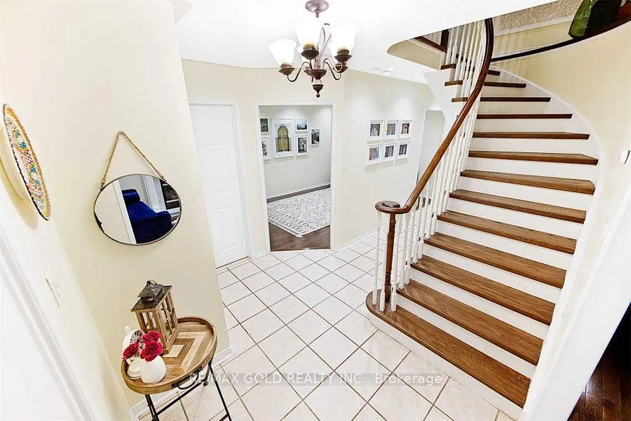 Photo 4 of 3848 Periwinkle Crescent, Mississauga, Lisgar — HOMEH
