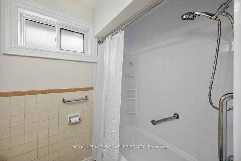 Photo 17 of 44 Rowallan Drive, Scarborough, West Hill — HOMEH