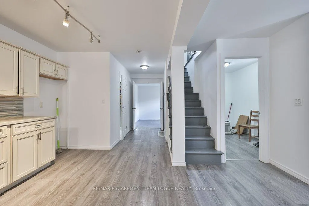 Photo 8 of 73 Harrison Avenue, Hamilton, Homeside — HOMEH