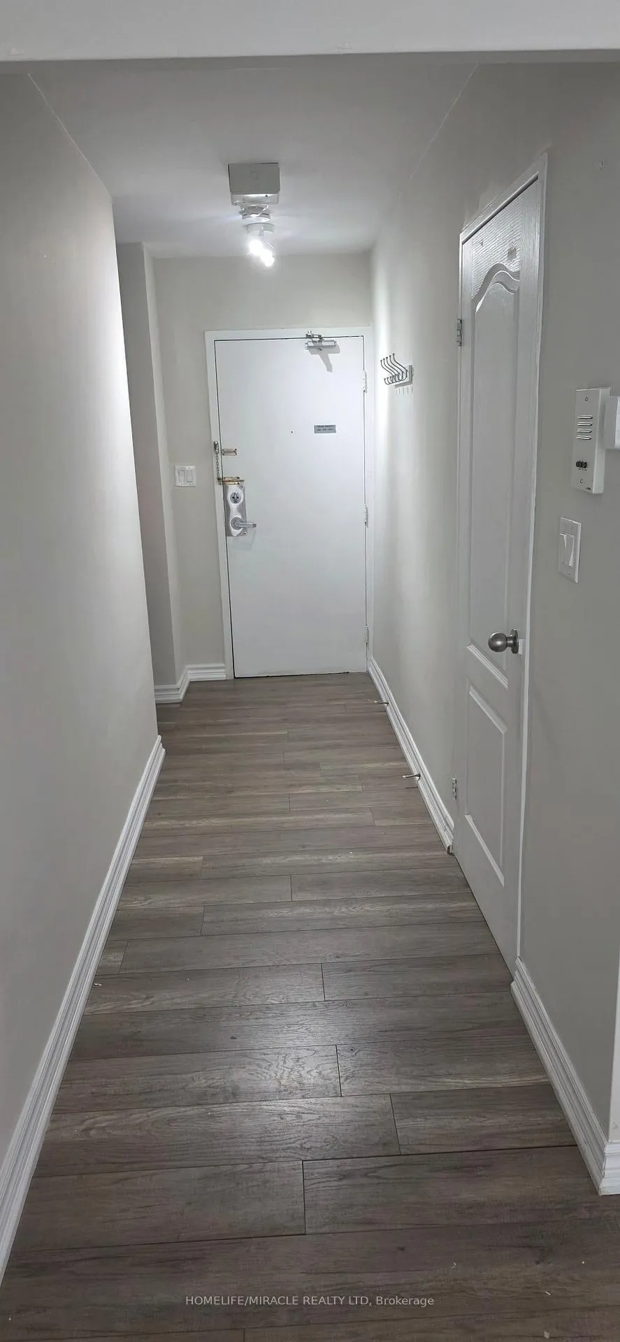 Photo 4 of Unit 1009, 1 Massey Square, Toronto, Crescent Town — HOMEH