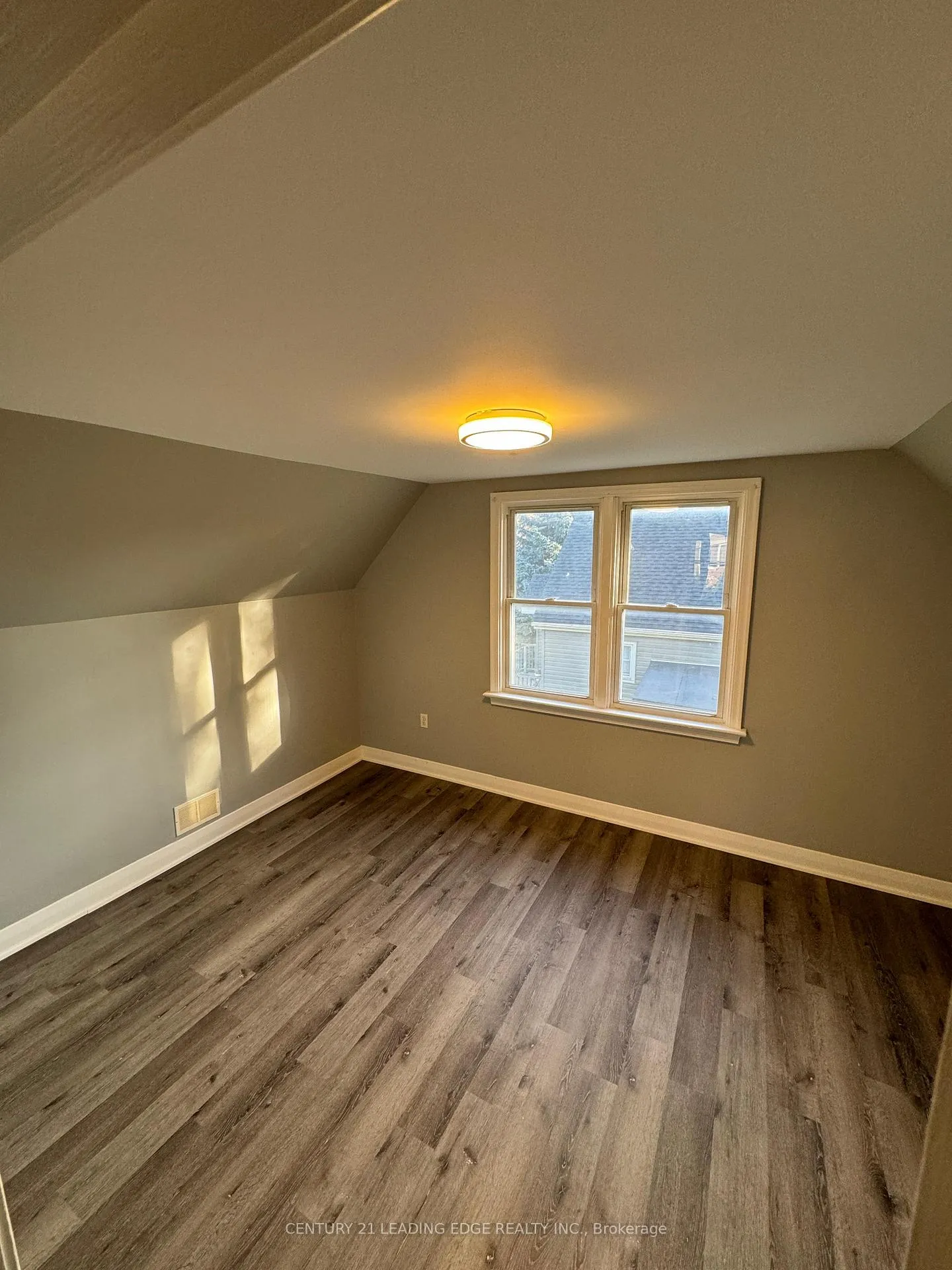 Photo 10 of 83 Park Avenue, St. Catharines, Secord Woods — HOMEH