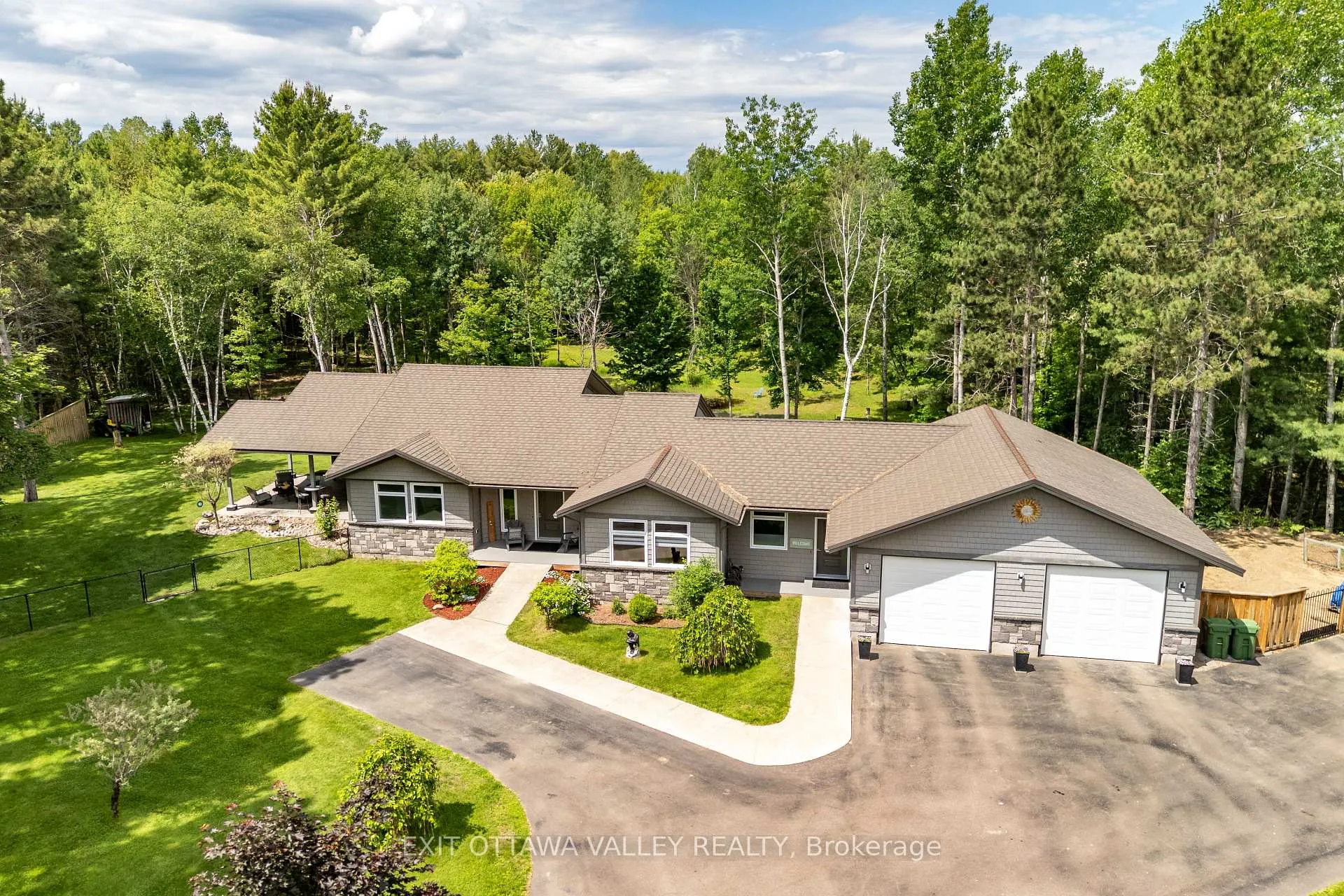 Photo 1 of 301 Doran Road, Petawawa, Petawawa — HOMEH