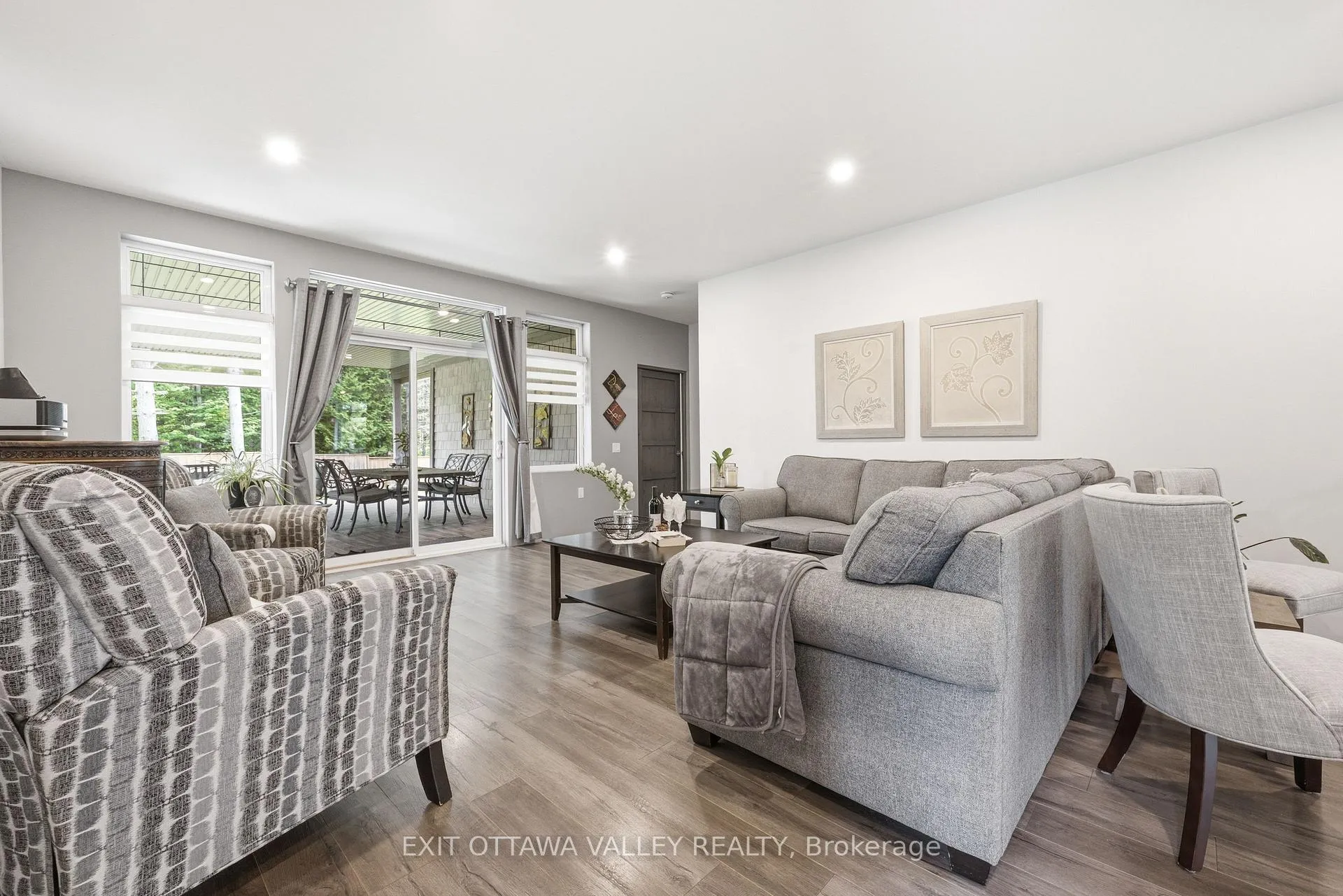Photo 10 of 301 Doran Road, Petawawa, Petawawa — HOMEH