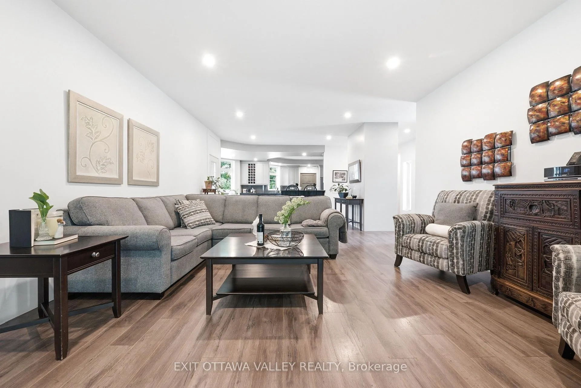 Photo 11 of 301 Doran Road, Petawawa, Petawawa — HOMEH