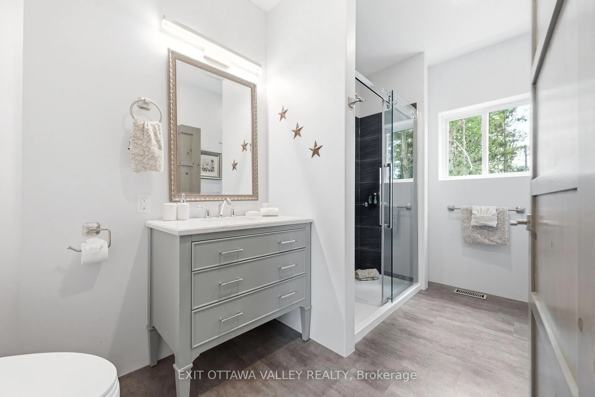 Photo 14 of 301 Doran Road, Petawawa, Petawawa — HOMEH