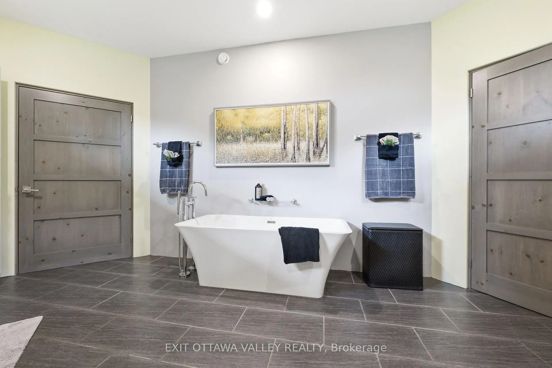 Photo 17 of 301 Doran Road, Petawawa, Petawawa — HOMEH
