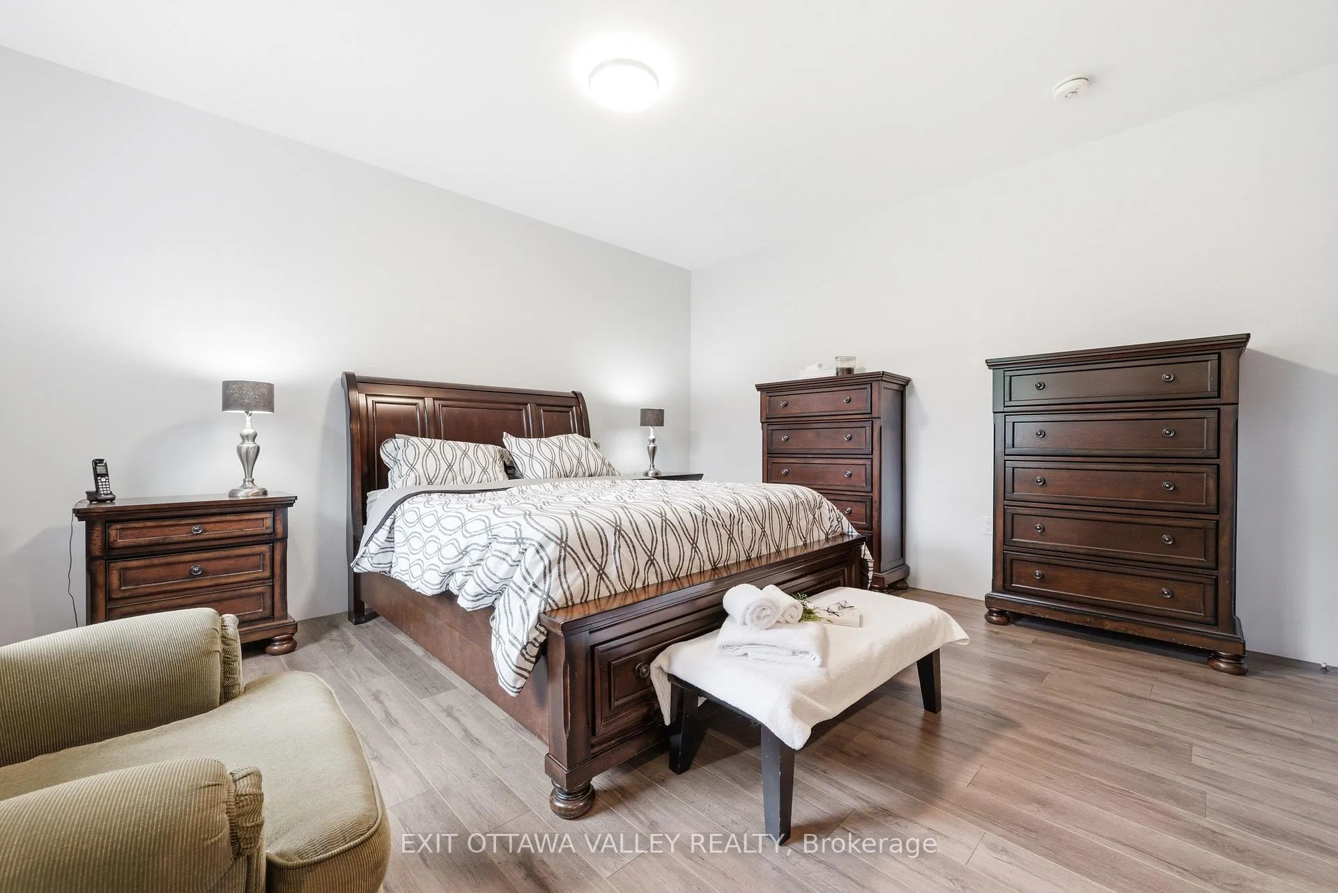 Photo 19 of 301 Doran Road, Petawawa, Petawawa — HOMEH
