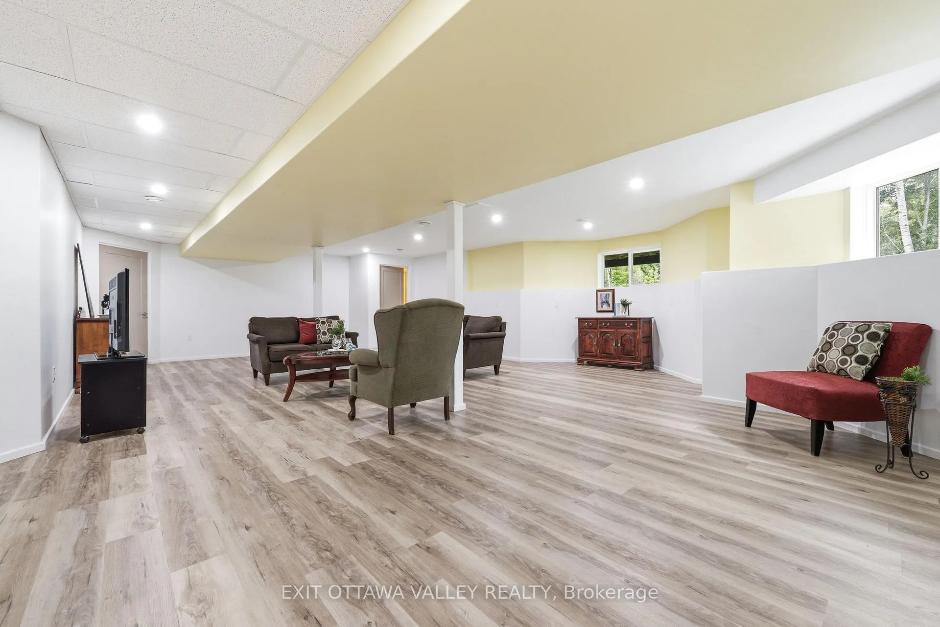 Photo 22 of 301 Doran Road, Petawawa, Petawawa — HOMEH