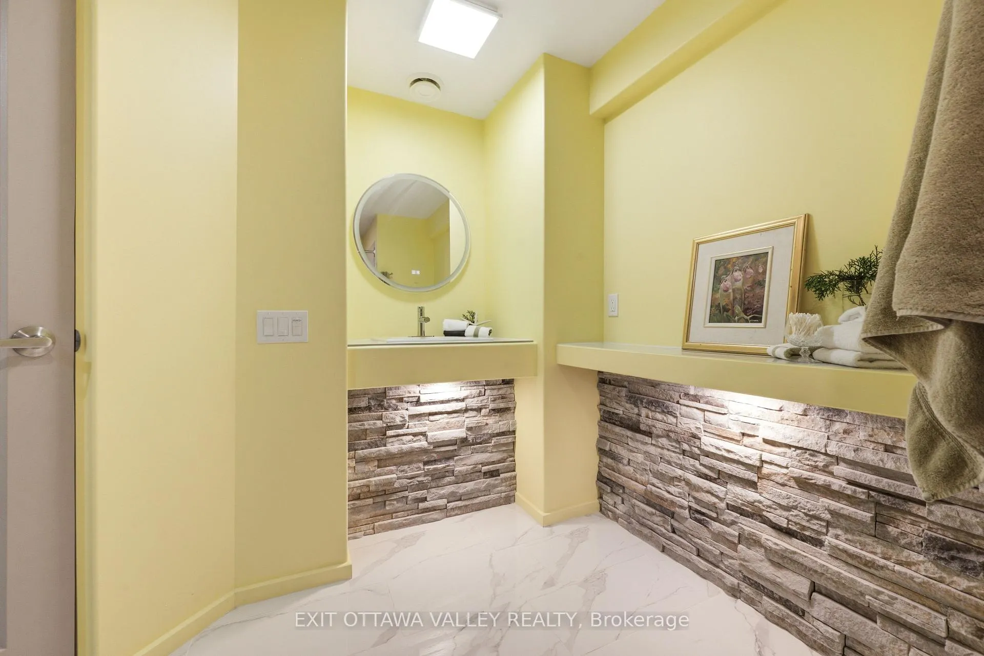 Photo 26 of 301 Doran Road, Petawawa, Petawawa — HOMEH