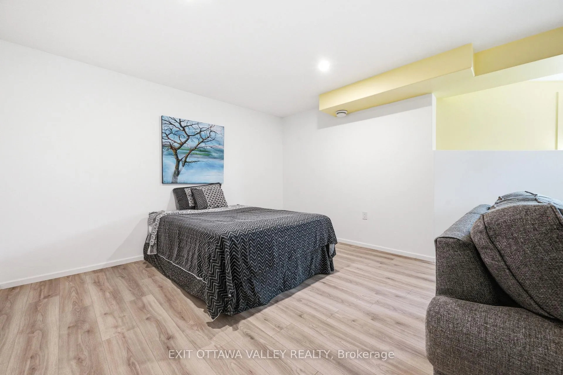 Photo 31 of 301 Doran Road, Petawawa, Petawawa — HOMEH