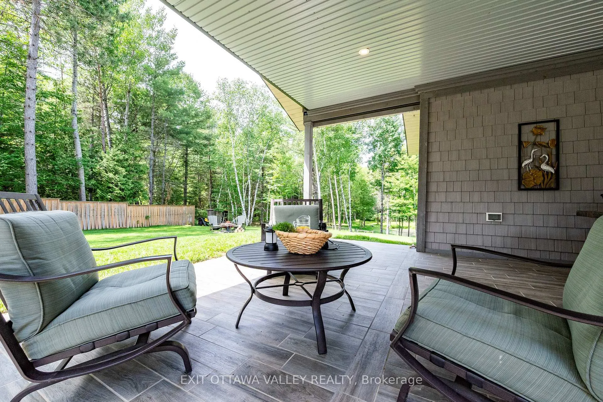 Photo 5 of 301 Doran Road, Petawawa, Petawawa — HOMEH