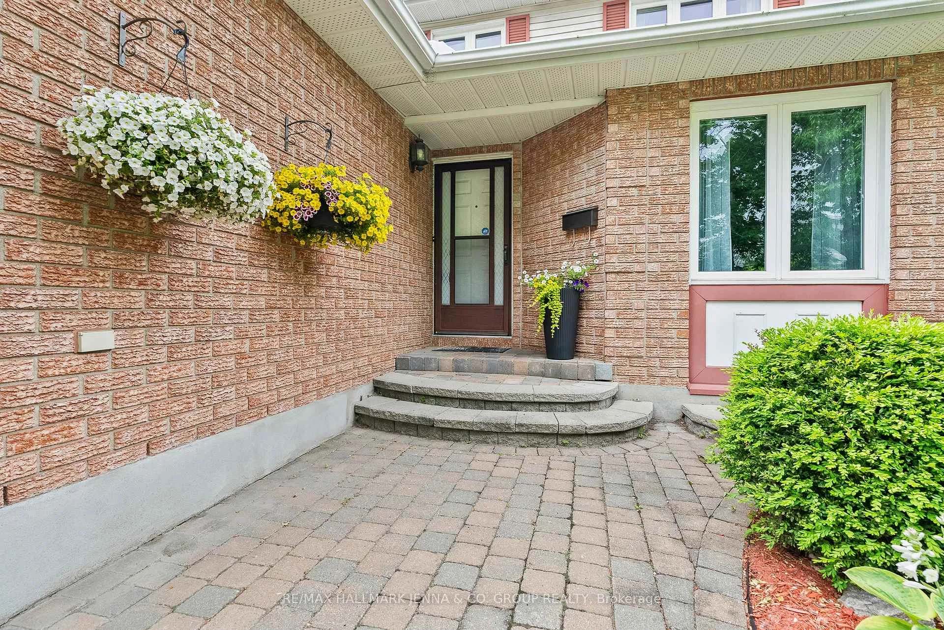 Photo 2 of 70 Huntersfield Drive, Ottawa, Hunt Club Park/Greenboro — HOMEH