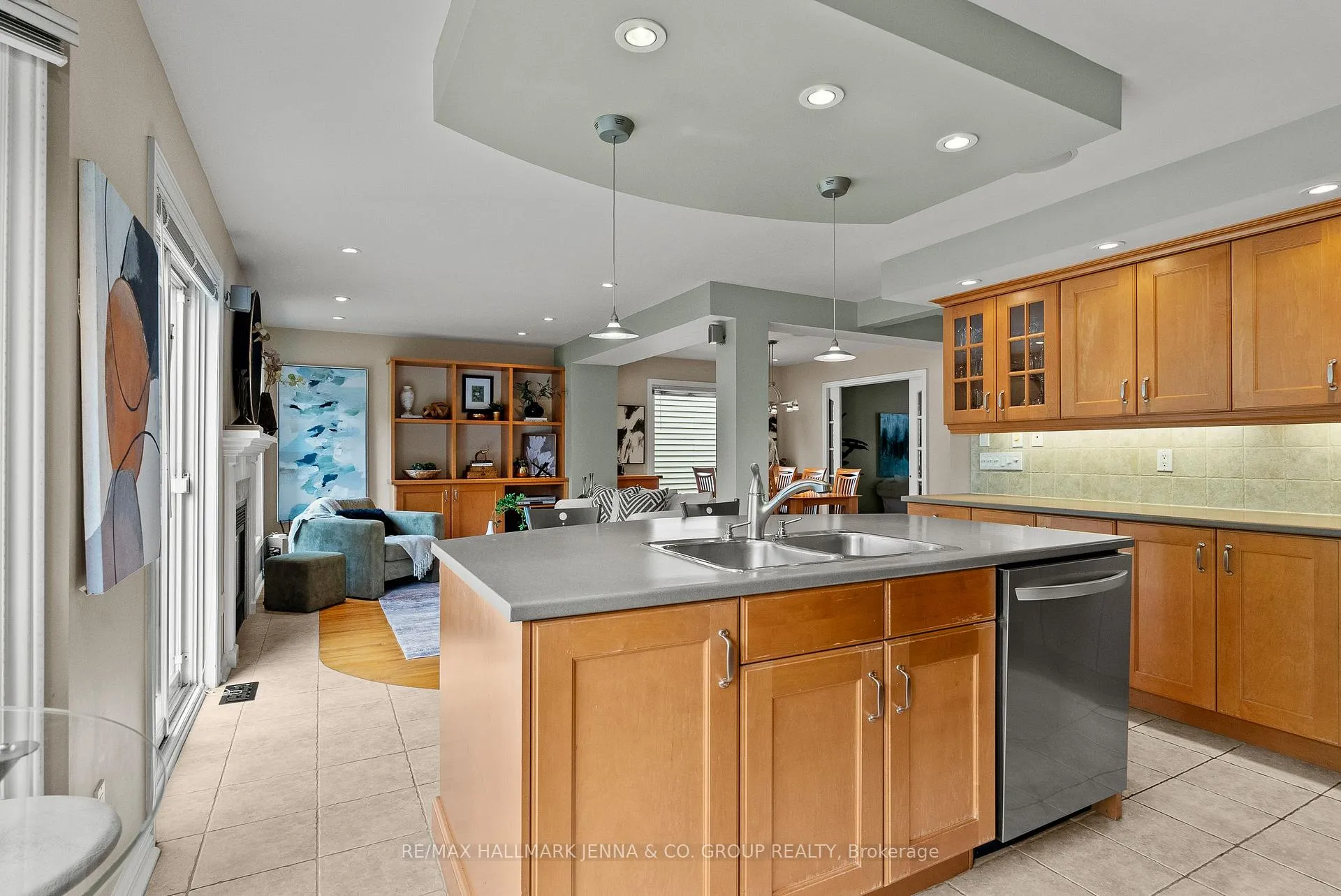 Photo 13 of 70 Huntersfield Drive, Ottawa, Hunt Club Park/Greenboro — HOMEH