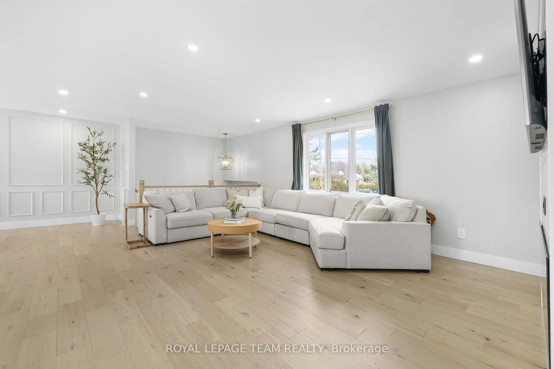 Photo 2 of 1386 Johnston Drive, Ottawa, Greely — HOMEH