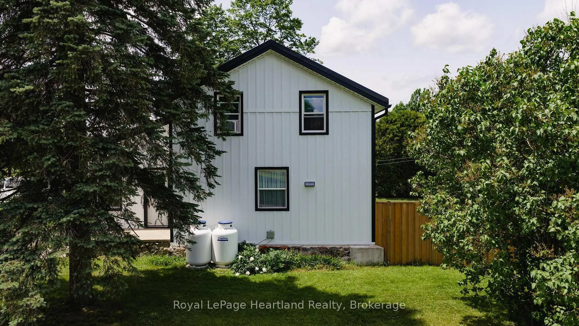 Photo 3 of 2010 Alma Street N, Howick — HOMEH