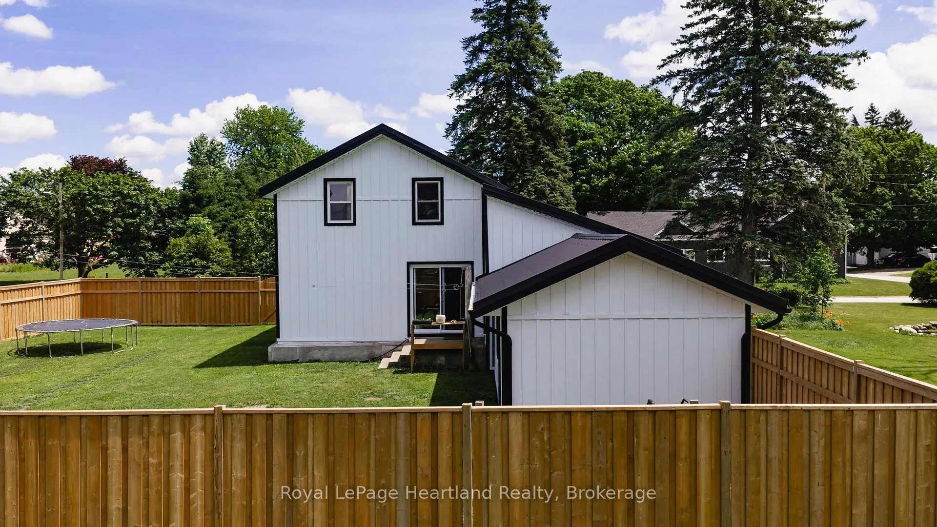 Photo 39 of 2010 Alma Street N, Howick — HOMEH
