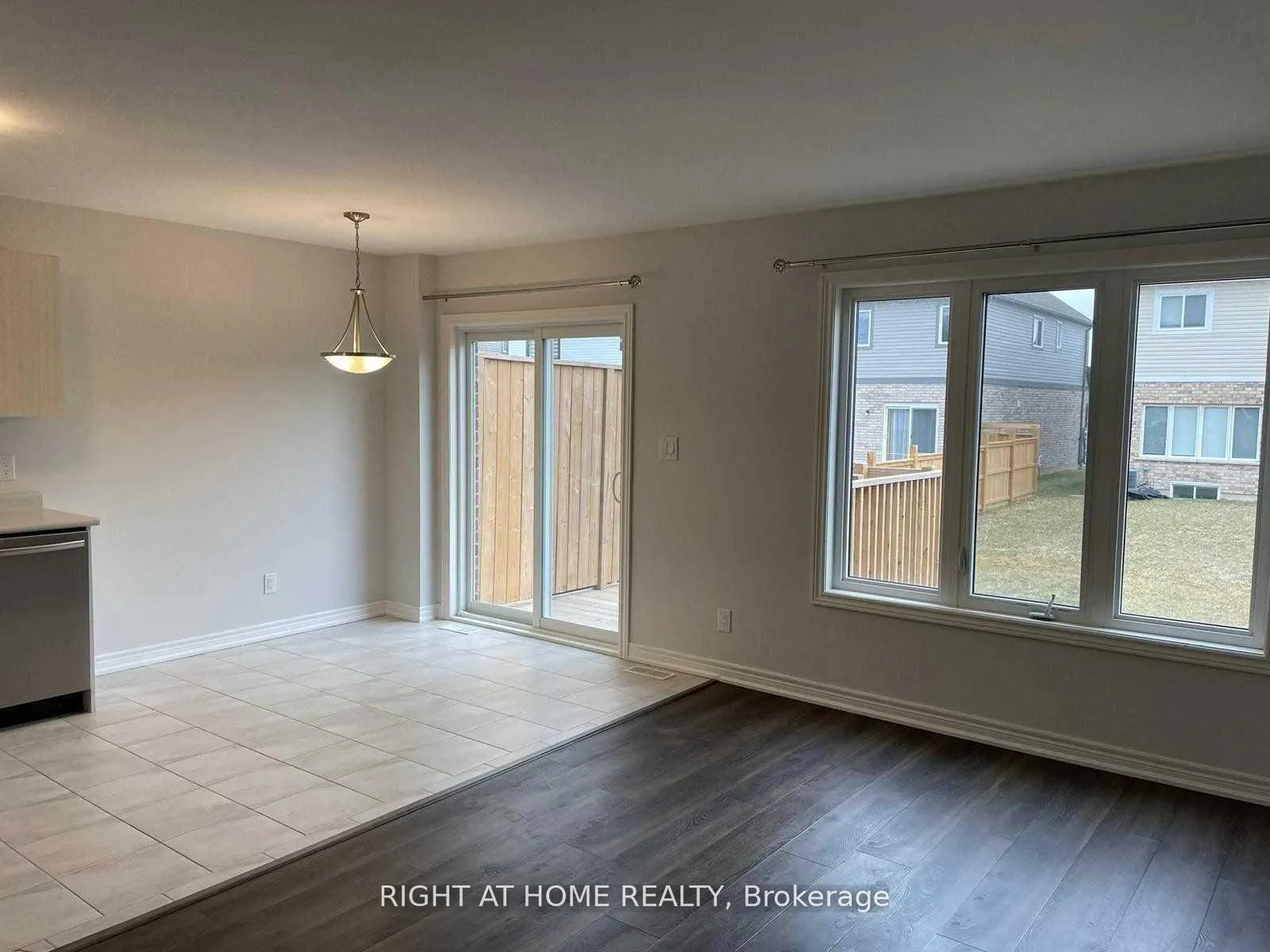 Photo 2 of 19 Damude Avenue, Thorold, Hurricane/Merrittville — HOMEH