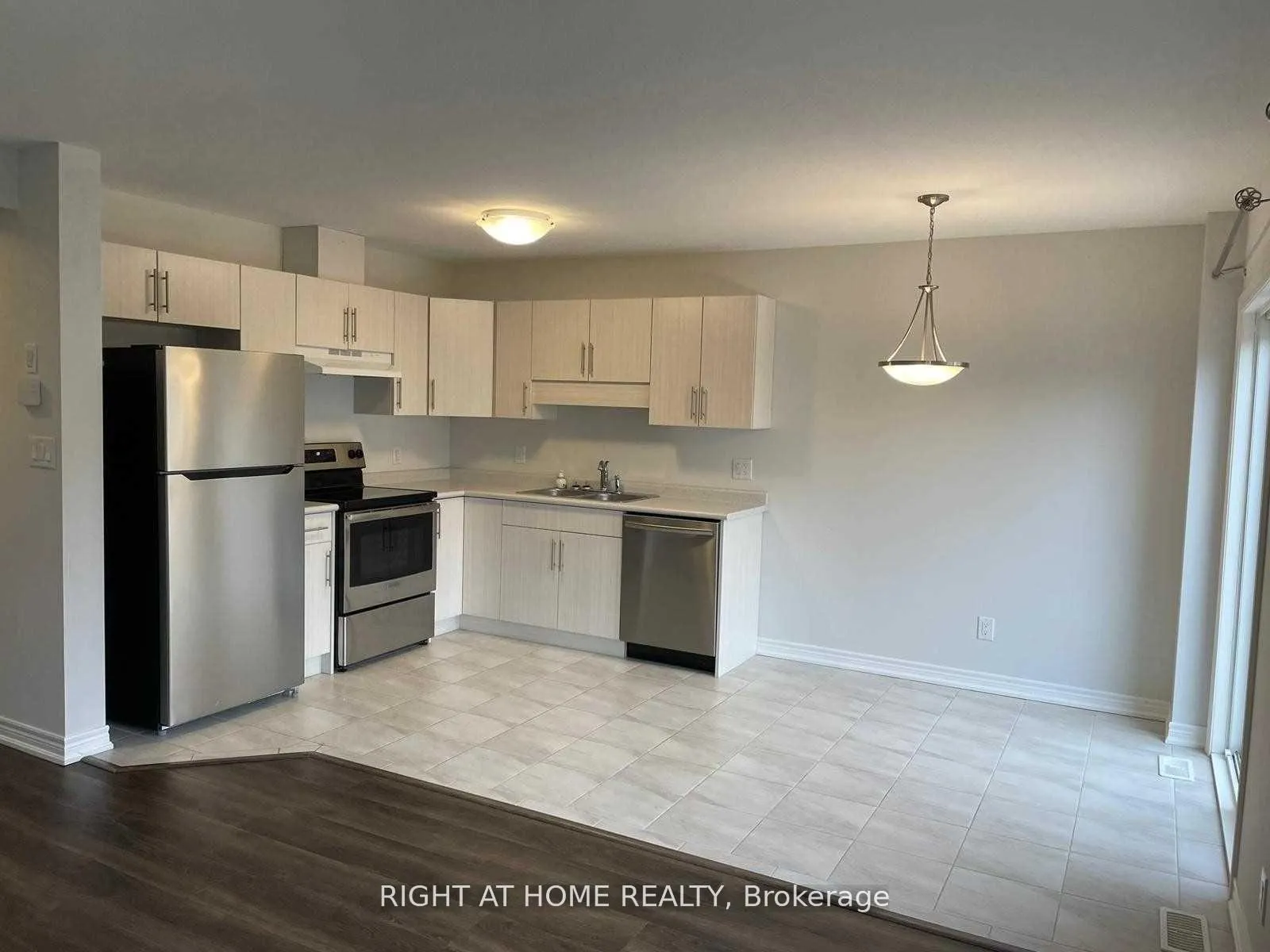 Photo 3 of 19 Damude Avenue, Thorold, Hurricane/Merrittville — HOMEH