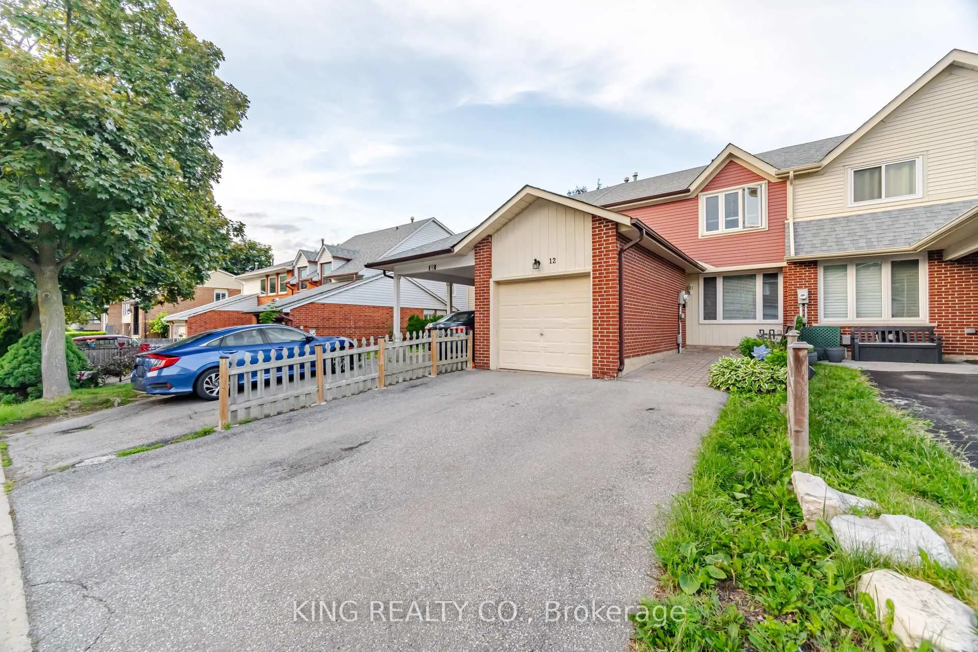 Photo 2 of 12 Rushmore Crescent, Brampton, Heart Lake East — HOMEH