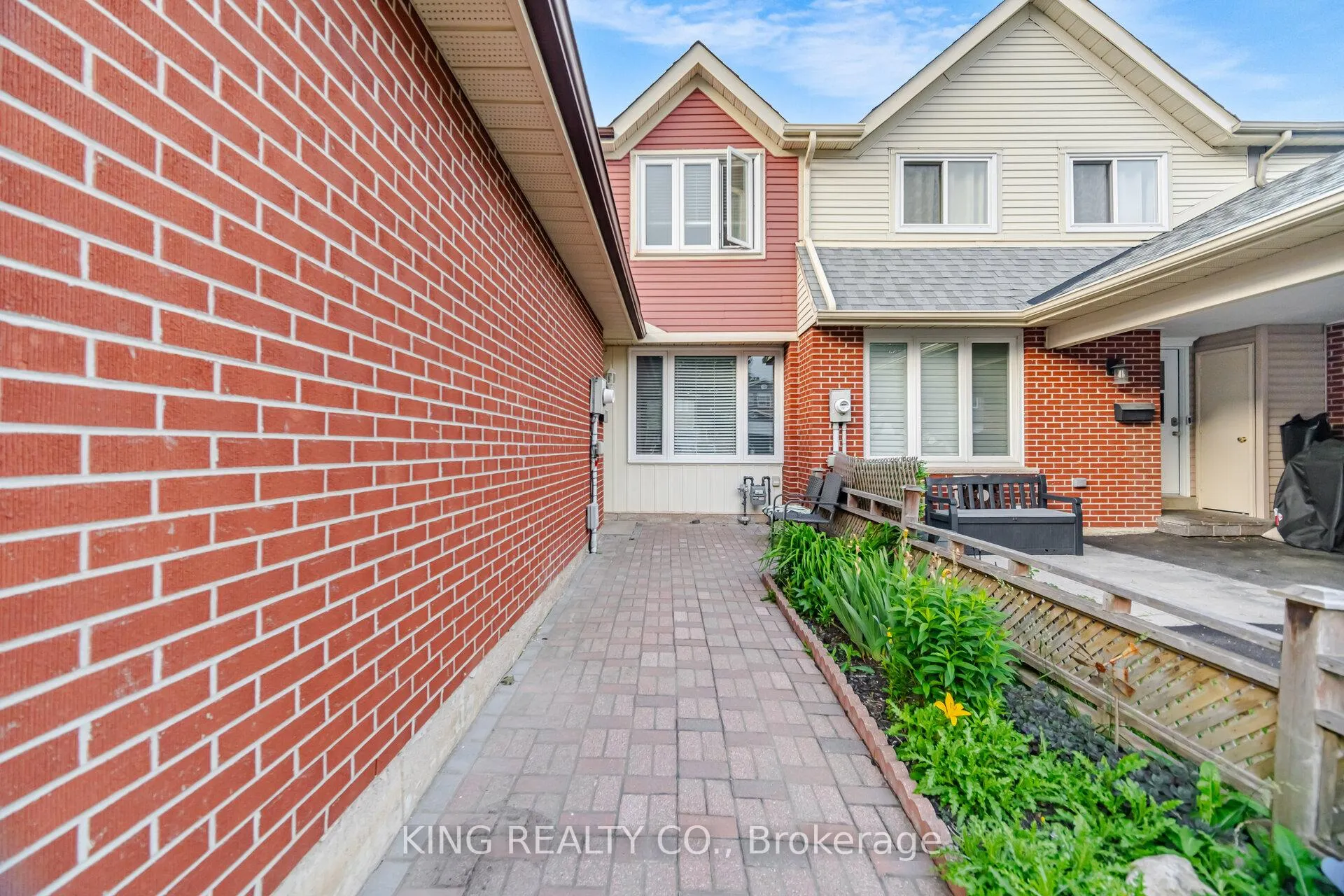 Photo 3 of 12 Rushmore Crescent, Brampton, Heart Lake East — HOMEH