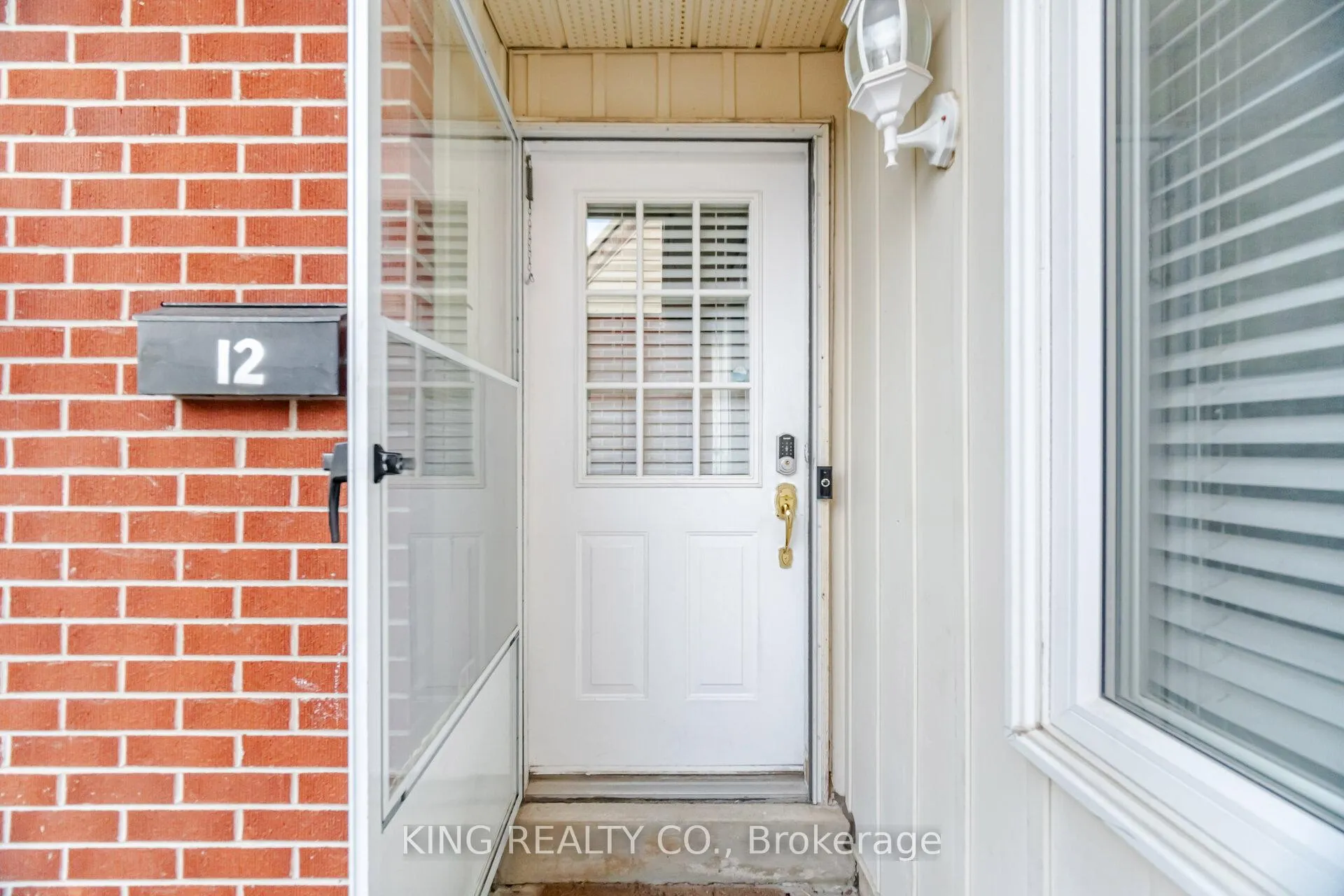 Photo 4 of 12 Rushmore Crescent, Brampton, Heart Lake East — HOMEH