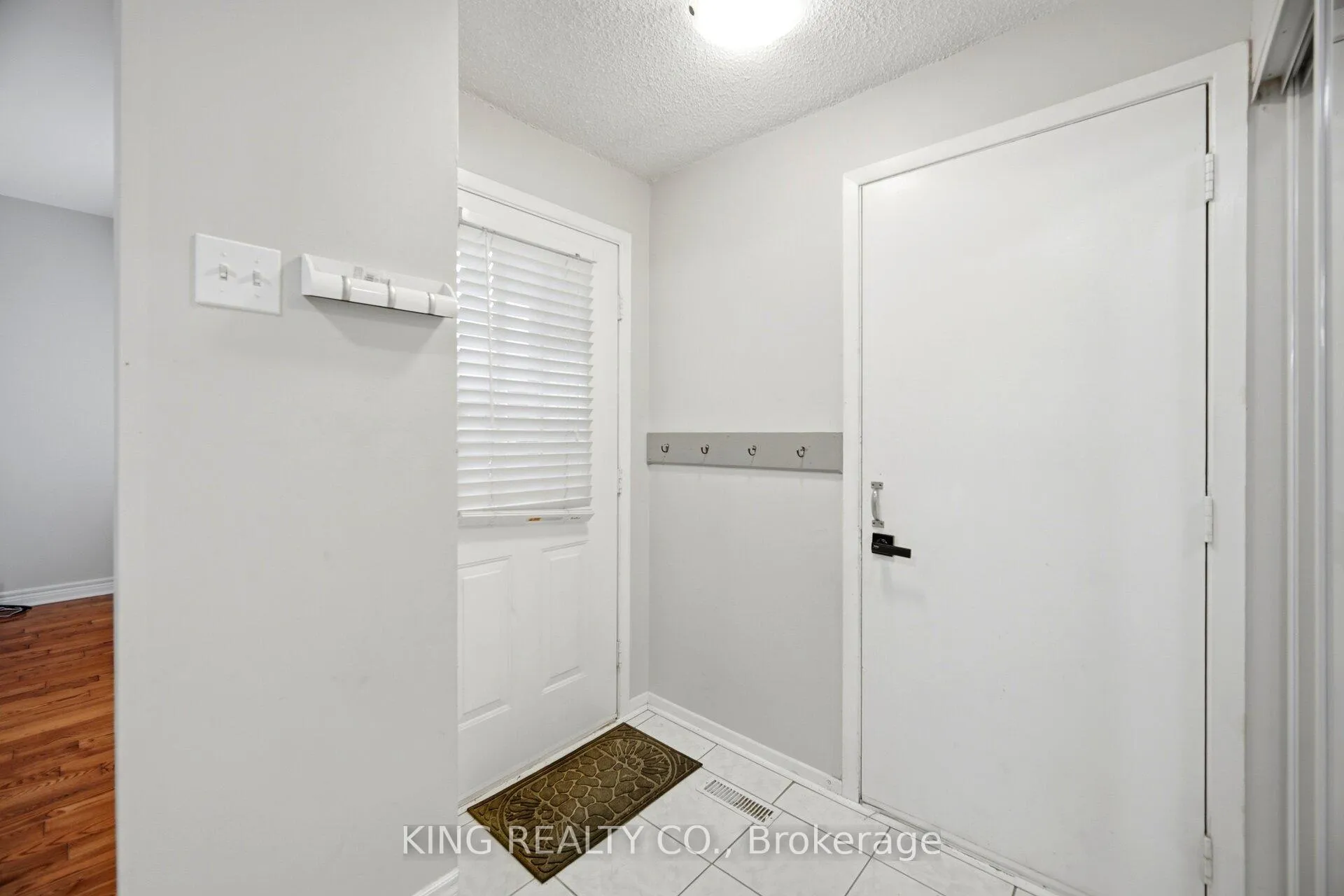 Photo 5 of 12 Rushmore Crescent, Brampton, Heart Lake East — HOMEH