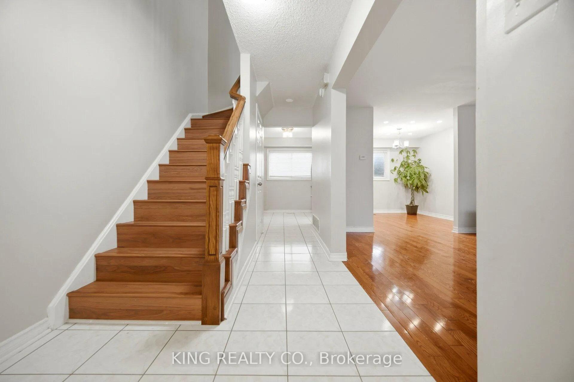 Photo 6 of 12 Rushmore Crescent, Brampton, Heart Lake East — HOMEH