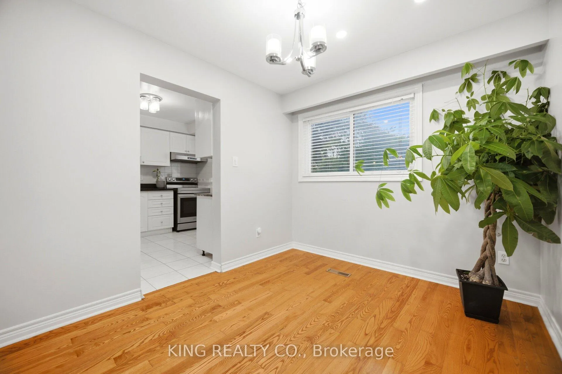 Photo 9 of 12 Rushmore Crescent, Brampton, Heart Lake East — HOMEH