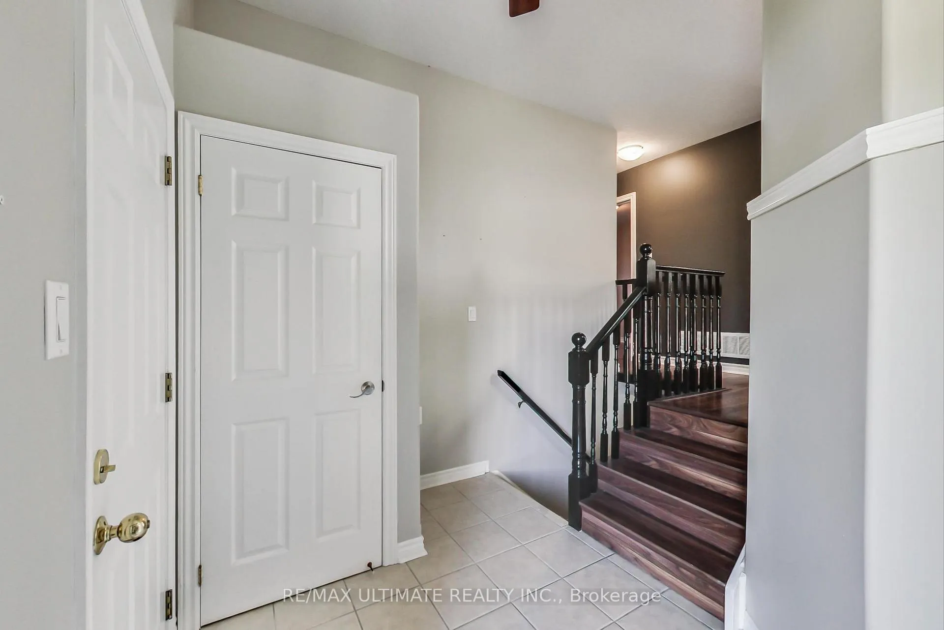 Photo 4 of Unit Main, 209 Dunsmore Lane, Barrie, Georgian Drive — HOMEH