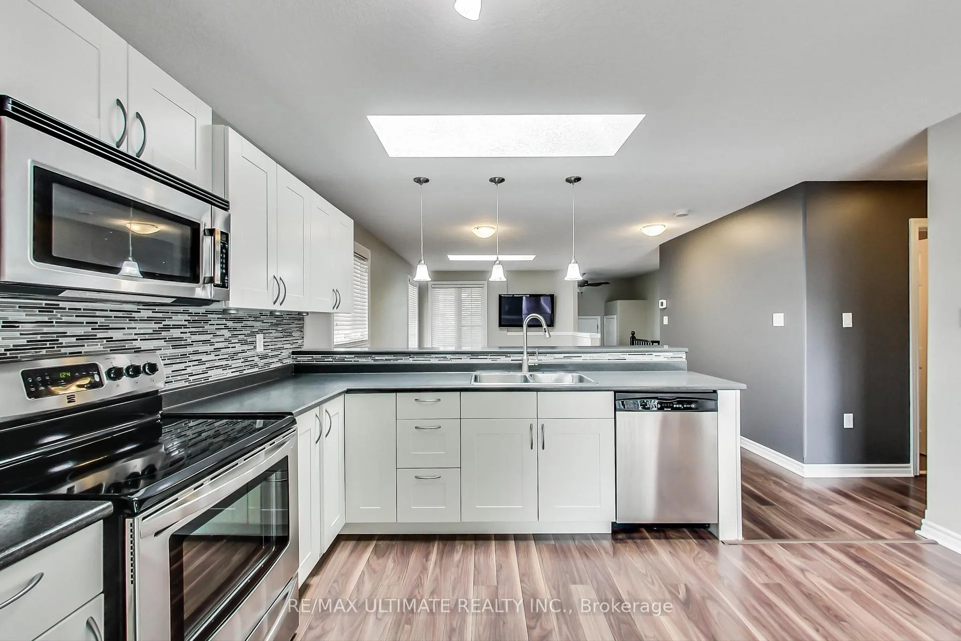 Photo 11 of Unit Main, 209 Dunsmore Lane, Barrie, Georgian Drive — HOMEH