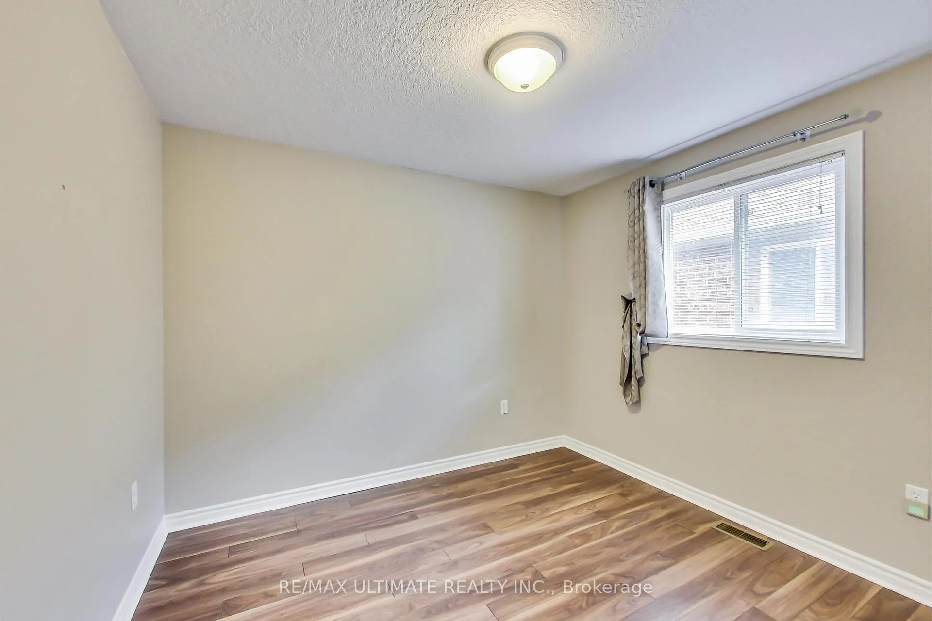 Photo 14 of Unit Main, 209 Dunsmore Lane, Barrie, Georgian Drive — HOMEH