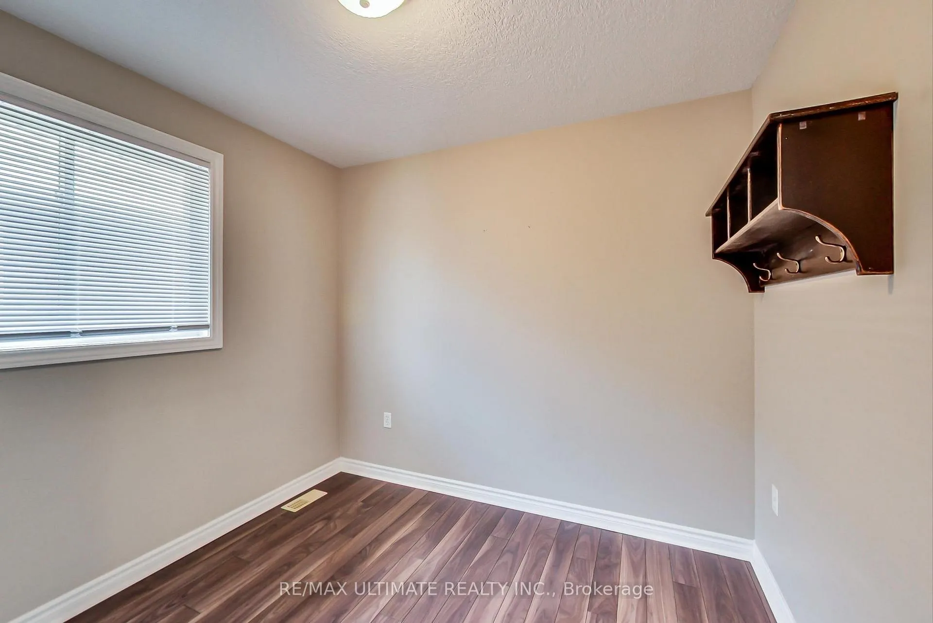 Photo 15 of Unit Main, 209 Dunsmore Lane, Barrie, Georgian Drive — HOMEH
