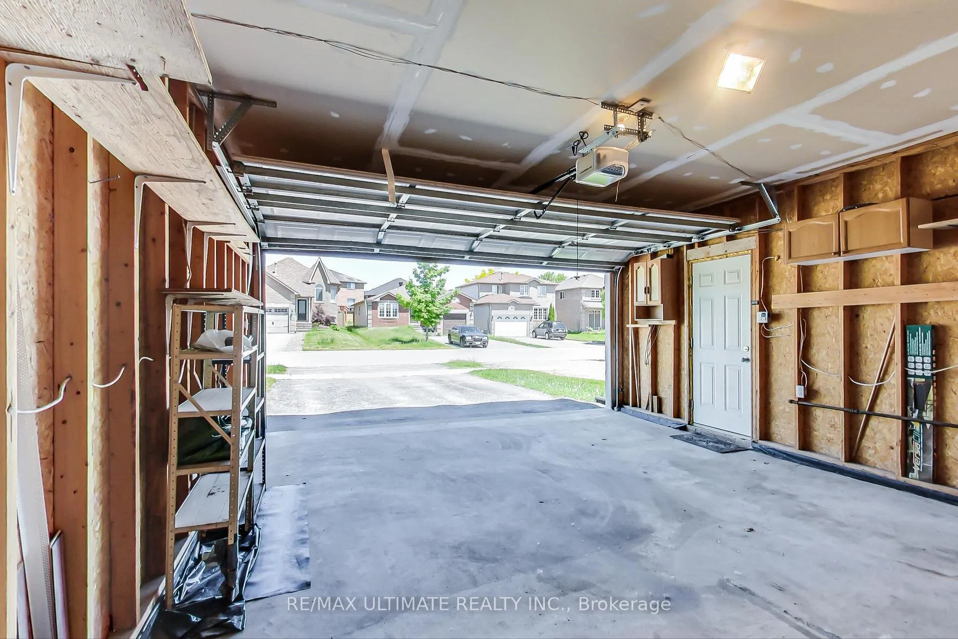 Photo 19 of Unit Main, 209 Dunsmore Lane, Barrie, Georgian Drive — HOMEH