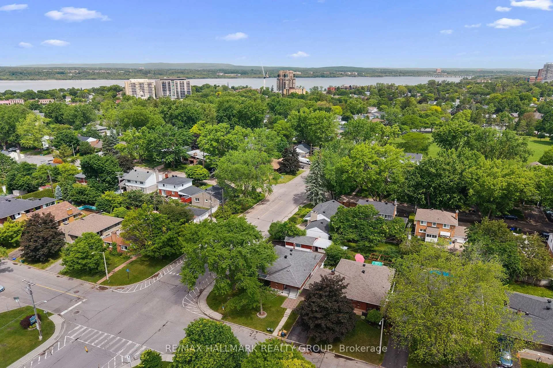 Photo 1 of 2075 Neepawa Avenue, Ottawa, Carlingwood — HOMEH