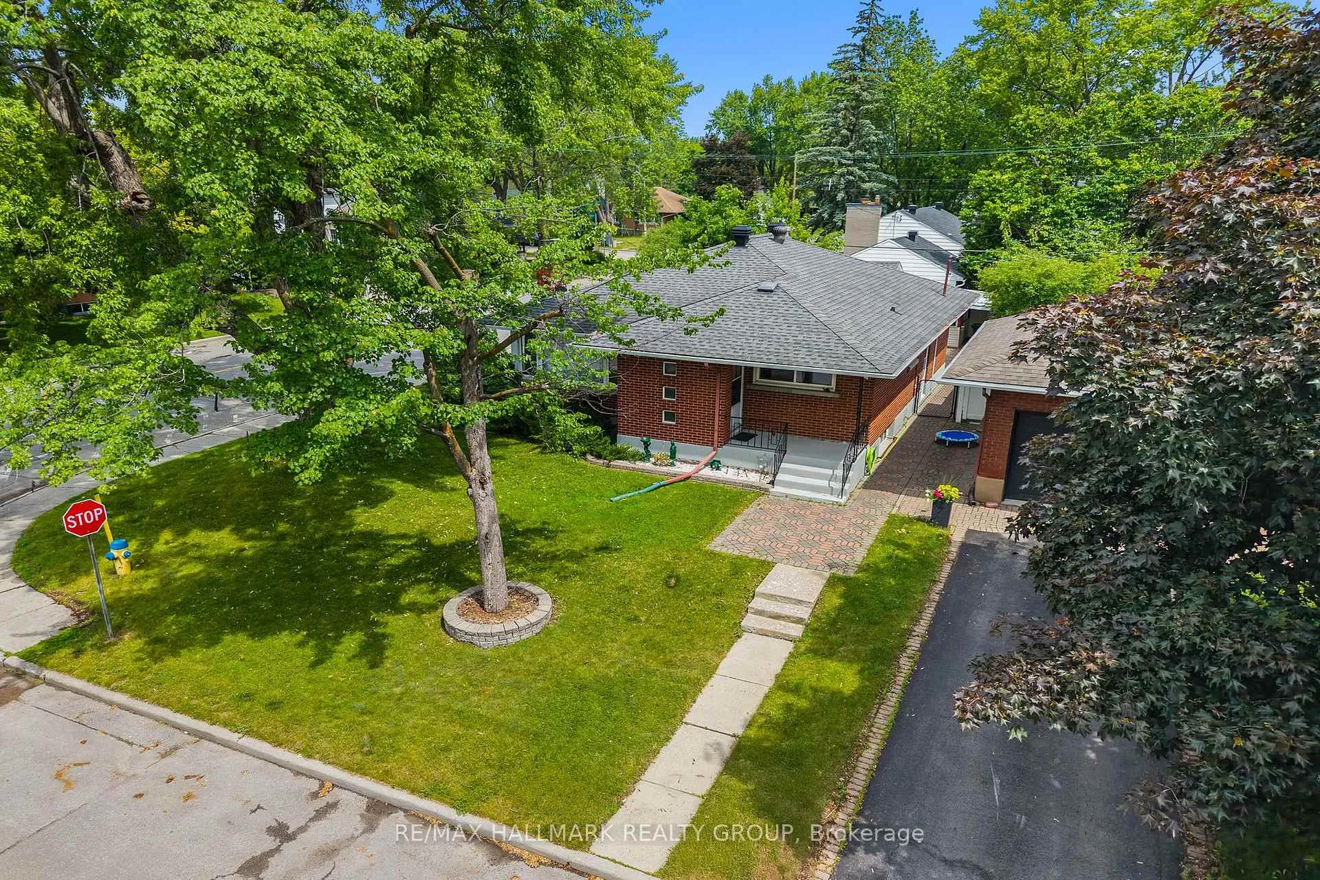 Photo 2 of 2075 Neepawa Avenue, Ottawa, Carlingwood — HOMEH