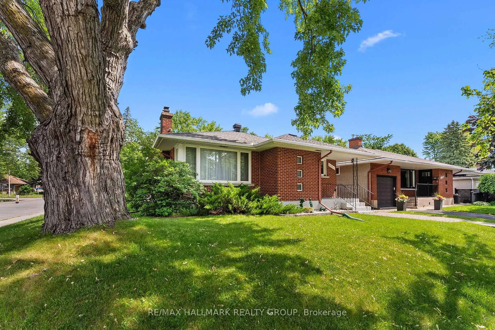 Photo 3 of 2075 Neepawa Avenue, Ottawa, Carlingwood — HOMEH