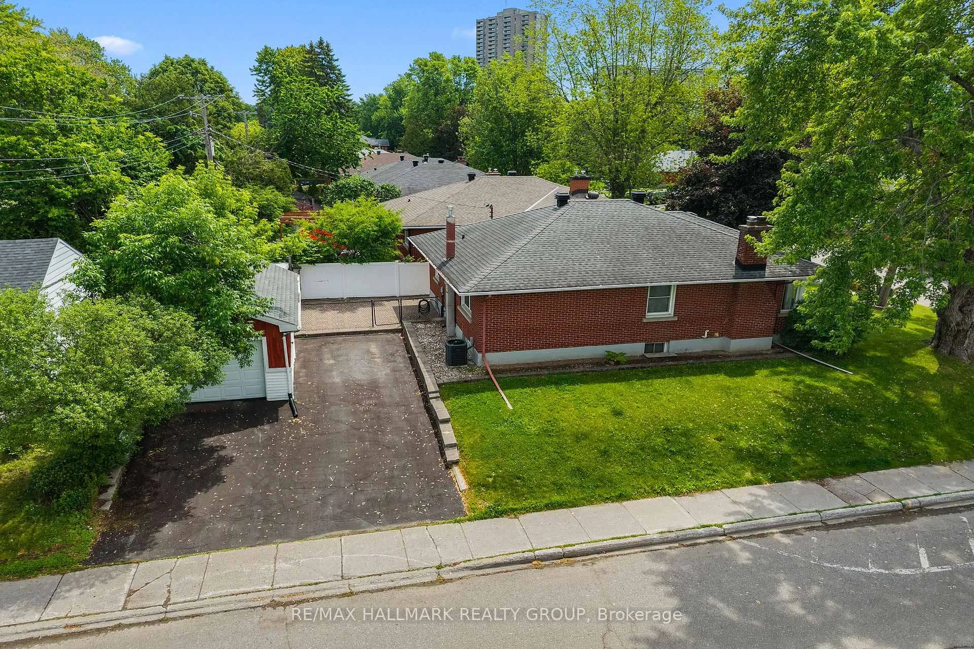 Photo 7 of 2075 Neepawa Avenue, Ottawa, Carlingwood — HOMEH